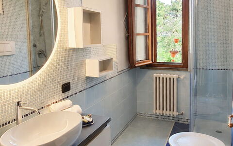 Villa Costa al Bagno: Sol, Mur, Luminaire Plomberie, Design Intérieur, Sol, Lavabo, Salle De Bains, Évier, Robinet, Plomberie