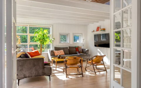 Tede - 1Km from the Sea: Meubles, Design Intérieur, Sol, Canapé, Bois, Plafond, Sol, Salon, Parquet, Pièce