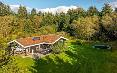 Inola - 3.5Km from the Sea: Bleu, Arbuste, Chalet, Couverture De Sol, Jardin, Biens, Ombre, Aménagement Paysager, Ferme, Eco Hôtel