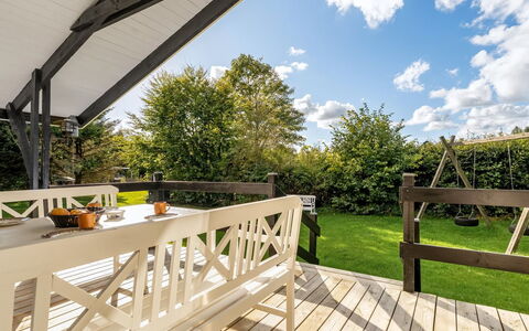 Inola - 3.5Km from the Sea: Bleu, Arbuste, Chalet, Couverture De Sol, Jardin, Biens, Ombre, Aménagement Paysager, Ferme, Eco Hôtel