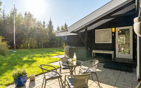 Inola - 3.5Km from the Sea: Bleu, Arbuste, Chalet, Couverture De Sol, Jardin, Biens, Ombre, Aménagement Paysager, Ferme, Eco Hôtel