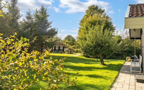 Inola - 3.5Km from the Sea: Bleu, Arbuste, Chalet, Couverture De Sol, Jardin, Biens, Ombre, Aménagement Paysager, Ferme, Eco Hôtel
