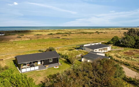 Sarika - 500M from the Sea: Bleu, Arbuste, Chalet, Couverture De Sol, Jardin, Biens, Ombre, Aménagement Paysager, Ferme, Eco Hôtel
