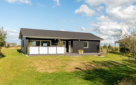 Sarika - 500M from the Sea: Bleu, Arbuste, Chalet, Couverture De Sol, Jardin, Biens, Ombre, Aménagement Paysager, Ferme, Eco Hôtel