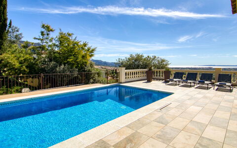 Belle Vue: Piscine, Bleu, Recours, Composite, Tuile, Dalle, Mobilier De Jardin, Caractéristique De L'Eau, Ombre, Eco Hôtel