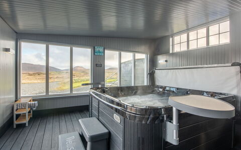 Benderloch House & Frobost Lodge: Design Intérieur, Meubles, Canapé, Sol, Sol, Pièce, Plafond, Salon, Appartement