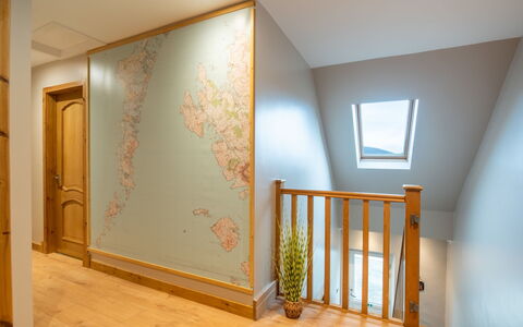 Benderloch House & Frobost Lodge: Design Intérieur, Meubles, Canapé, Sol, Sol, Pièce, Plafond, Salon, Appartement