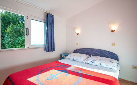 Plavi: Design Intérieur, Meubles, Plafond, Sol, Appartement, Chambre, Lit, Hôtel, Tache De Bois, Chaise
