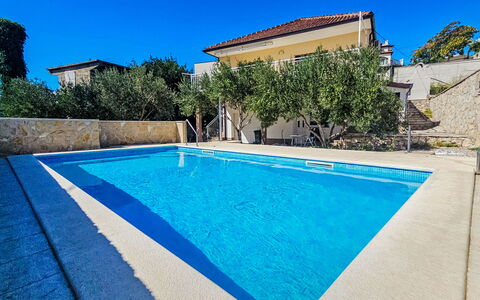 Palada: Bleu, Piscine, Composite, Recours, Caractéristique De L'Eau, Ombre, Dalle, Eco Hôtel, Tuile, Villa