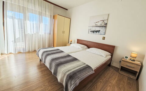Palada: Bois, Lit, Meubles, Chambre, Design Intérieur, Sol, Sol, Appartement, Pièce, Drap De Lit
