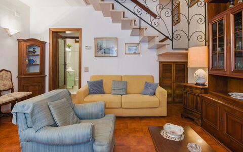 Casa Anna: Meubles, Design Intérieur, Canapé, Sol, Pièce, Bois, Sol, Table, Salon, Plafond