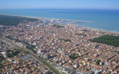 Viareggio 623: Jour, Photographie Aérienne, Zone Urbaine, Vue Du Ciel, Horizon, Zone Résidentielle, Paysage, Quartier, Zone Métropolitaine, Côte