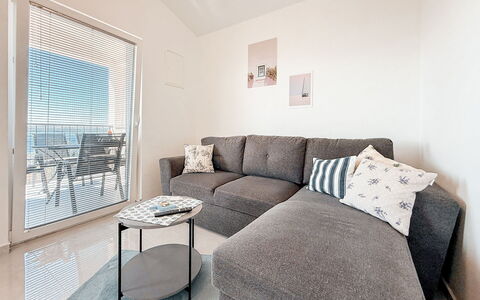 Vlado: Meubles, Canapé, Design Intérieur, Sol, Sol, Salon, Plafond, Pièce, Appartement