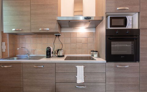 Casa Riggi: Appareil De Cuisine, Cuisine, Cabinetry, Comptoir, Principaux Appliance, Meubles, Bois, Électroménager, Evier, Design Intérieur