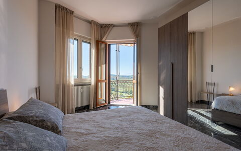 Casa Riggi: Design Intérieur, Lit, Chambre, Bois, Sol, Sol, Pièce, Meubles, Drap De Lit, Plafond