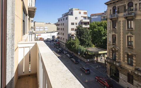 Nolo 51: Jour, Bâtiment, Fenêtre, Appartement, Zone Résidentielle, Ville, Zone Urbaine, Quartier, Ville, Condominium