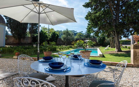 Villa Tambellini De Fondra: Meubles, Mobilier De Jardin, Chaise, Table, Tableau De Plein Air, Jardin, Parapluie, Table Cuisine Et Salle A Manger, Ombre, Pot De Fleur