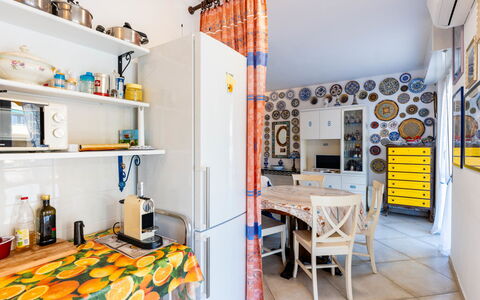 Marina: Meubles, Design Intérieur, Sol, Sol, Pièce, Plafond, Éclairage, Domicile, Cuisine, Chaise