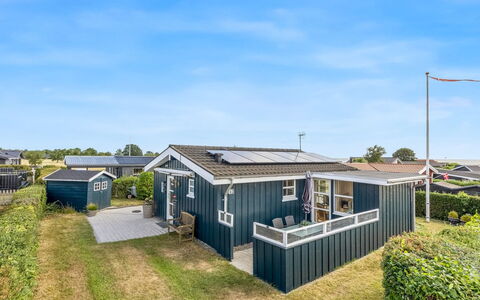 Skarthi - 200M from the Sea: Toit, Domicile, Zone Résidentielle, Maison, Chalet, Biens, Siding, Banlieue, Aménagement Paysager, Conception