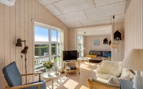 Skarthi - 200M from the Sea: Bois, Sol, Design Intérieur, Sol, Plafond, Meubles, Pièce, Domicile, Parquet, Salon
