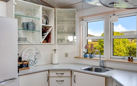 Skarthi - 200M from the Sea: Design Intérieur, Cuisine, Appareil De Cuisine, Cabinetry, Plafond, Comptoir, Éclairage, Principaux Appliance, Sol, Électroménager