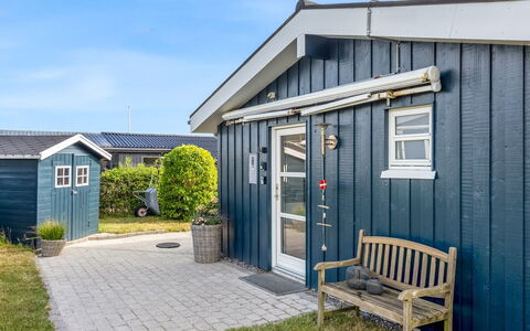 Skarthi - 200M from the Sea: Porte, Siding, Chalet, Cabanon, Ombre, Cour, Batiments Jardin, Planche, Allée
