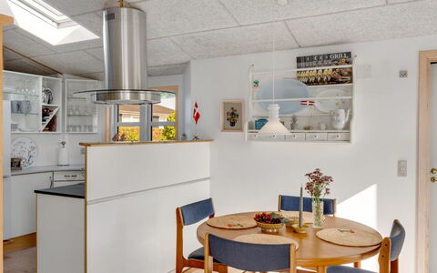 Skarthi - 200M from the Sea: Sol, Design Intérieur, Meubles, Bois, Plafond, Sol, Luminaire, Cuisine, Comptoir, Appareil De Cuisine
