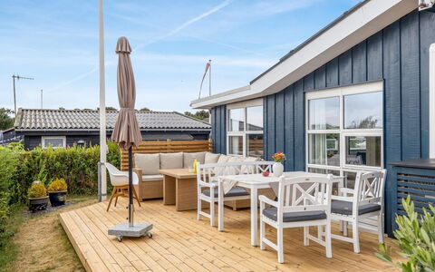 Skarthi - 200M from the Sea: Bois, Domicile, Plate-Forme, Siding, Planche, Dur, Ombre, Porche, Conception, Tache De Bois