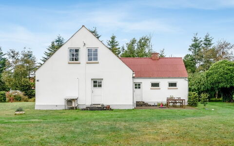 Kätlin - 900M from the Sea: Bois, Meubles, Appartement, Pièce, Plafond, Tache De Bois, Chaise, Dur, Vernis, Lumber