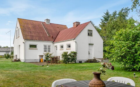 Kätlin - 900M from the Sea: Bois, Meubles, Appartement, Pièce, Plafond, Tache De Bois, Chaise, Dur, Vernis, Lumber