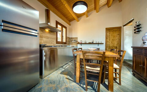 Villa La Musa: Design Intérieur, Meubles, Sol, Bois, Plafond, Domicile, Sol, Comptoir, Cuisine, Pièce