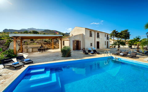 Villa La Musa: Bleu, Piscine, Recours, Mobilier De Jardin, Eco Hôtel, Biens, Loisir, Thermes, Parapluie, Villa