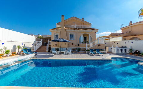 Villa Recorral: Piscine, Recours, Vacances, Villa, Ville Resort, Hôtel