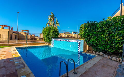 Collados Zieschang: Bleu, Piscine, Composite, Recours, Caractéristique De L'Eau, Ombre, Thermes, Hôtel, Centre De Loisirs, Biens