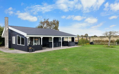 Rolfkarl - 250M from the Sea: Bleu, Chalet, Maison, Domicile, Ferme, Biens, Siding