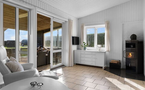 Rolfkarl - 250M from the Sea: Bleu, Chalet, Maison, Domicile, Ferme, Biens, Siding