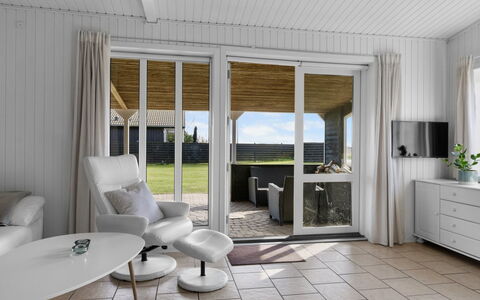 Rolfkarl - 250M from the Sea: Bleu, Chalet, Maison, Domicile, Ferme, Biens, Siding