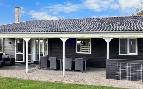 Rolfkarl - 250M from the Sea: Bleu, Chalet, Maison, Domicile, Ferme, Biens, Siding
