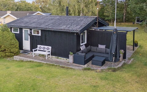 Baarde - 1.2Km from the Sea: Bois, Toit, Maison, Domicile, Chalet, Porte, Arrière-Cour, Siding, Batiments Jardin, Jardin