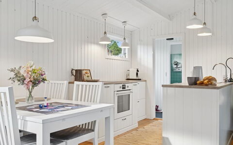 Baarde - 1.2Km from the Sea: Sol, Design Intérieur, Bois, Plafond, Meubles, Luminaire, Sol, Cuisine, Parquet, Éclairage