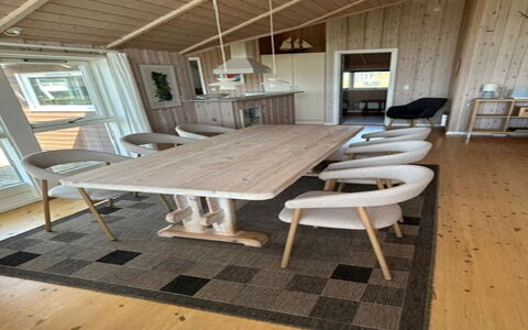 Bruse - 200M from the Sea: Bois, Meubles, Sol, Sol, Parquet, Tache De Bois, Dur, Chaise, Table Cuisine Et Salle A Manger, Planche
