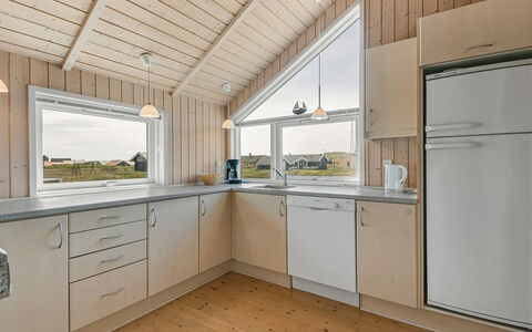 Bruse - 200M from the Sea: Bois, Plafond, Sol, Design Intérieur, Sol, Domicile, Pièce, Cuisine, Cabinetry, Tache De Bois