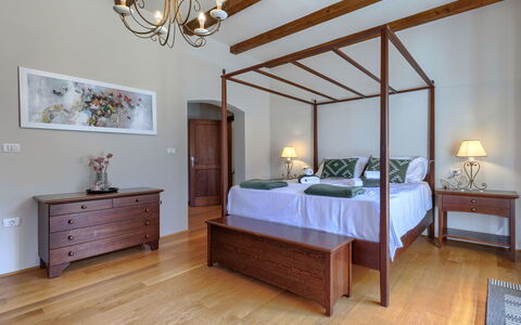 Nadua: Meubles, Design Intérieur, Lit, Sol, Mur, Chambre, Sol, Bois, Plafond, Pièce