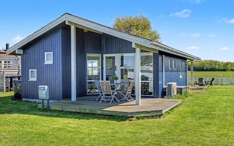 Roya - 100M from the Sea: Bleu, Chalet, Maison, Domicile, Ferme, Biens, Siding