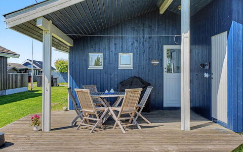 Roya - 100M from the Sea: Bleu, Chalet, Maison, Domicile, Ferme, Biens, Siding