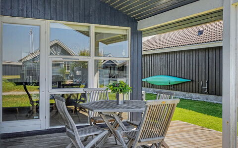Roya - 100M from the Sea: Bleu, Chalet, Maison, Domicile, Ferme, Biens, Siding