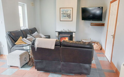 Seamount Holiday Village No 26: Meubles, Sol, Bois, Canapé, Sol, Design Intérieur, Salon, Pièce, Éclairage, Domicile