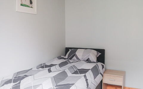 Seamount Holiday Village No 26: Chambre, Lit, Mur, Sol, Bois, Drap De Lit, Sol, Literie, Design Intérieur, Meubles