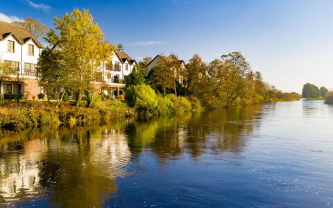 Grove Lodge No 5 (2 Bed): Ressources En Eau, L'Eau, Plan D'Eau, La Nature, Voie Navigable, Cours D'Eau, Banque, Canal, Réflexion, Paysage