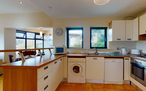 Grove Lodge No 5 (2 Bed): Cuisine, Appareil De Cuisine, Comptoir, Design Intérieur, Cabinetry, Sol, Principaux Appliance, Meubles, Bois, Plafond